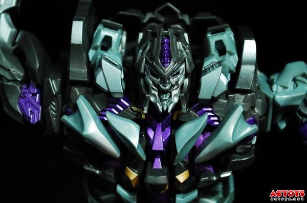 Transformers DOTM Megatron Dark Energon Edition Images  (1 of 13)